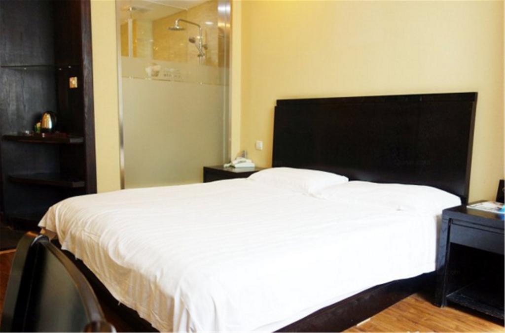 Jitai - People's Square Branch Hotel 3*