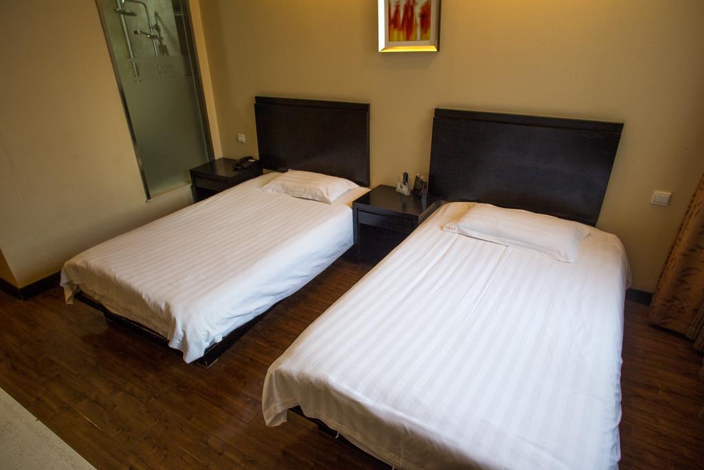 Hotel Jitai - People's Square Branch 3*